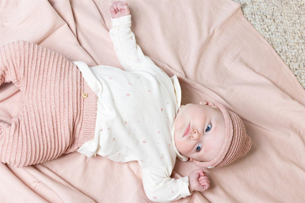 Petite Maison Baby Broekje in het roze, wit en beige. Verkrijgbaar in maat 50,56,62,68,74