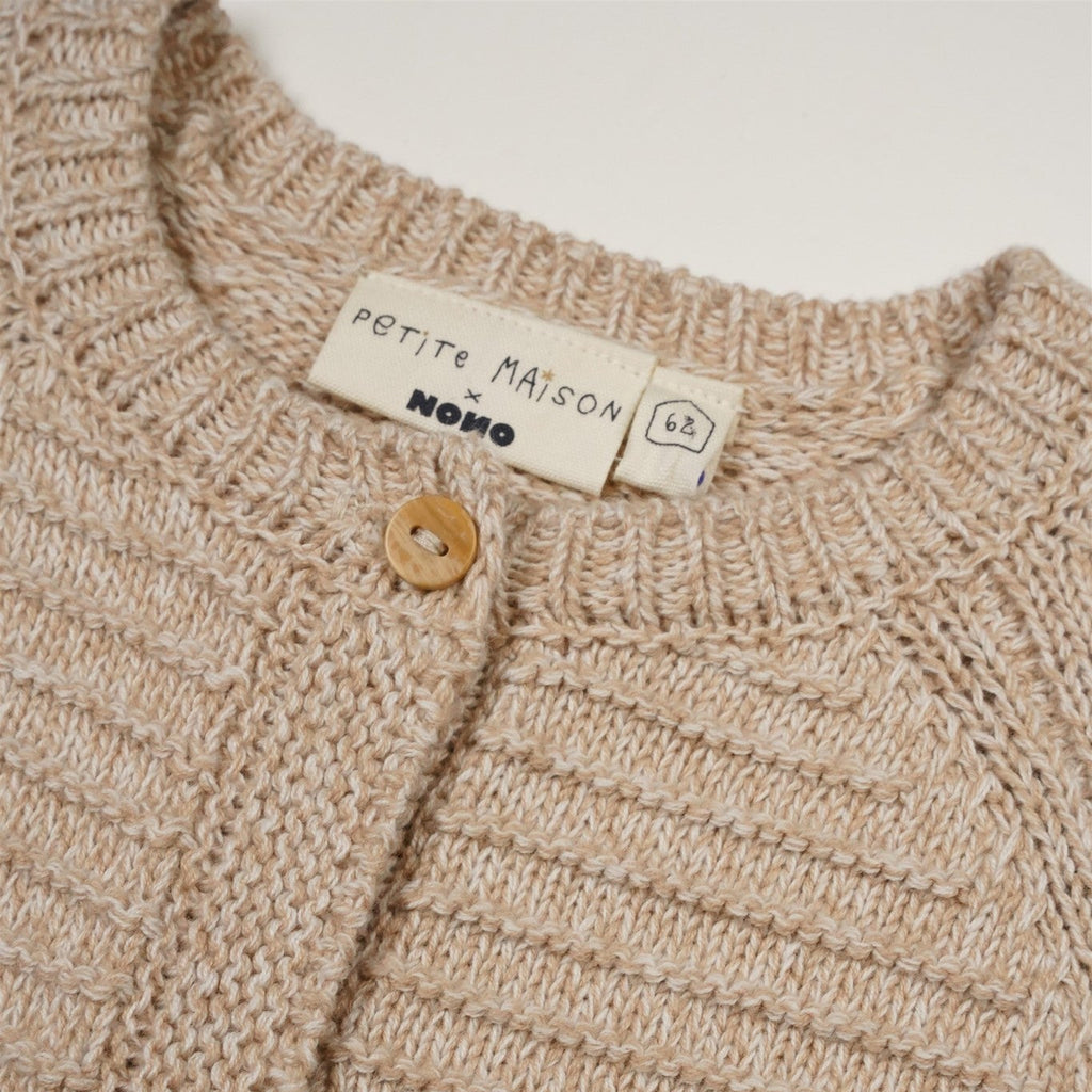 Petite Maison Baby vestje in de kleur beige, pink en wit. In maat 50,56,62,68,74.