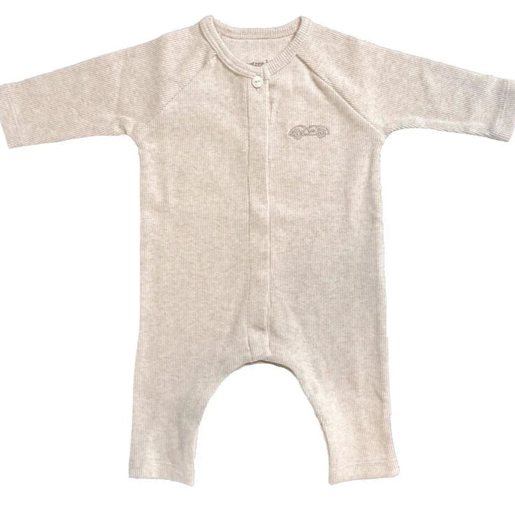Een beige boxpakje