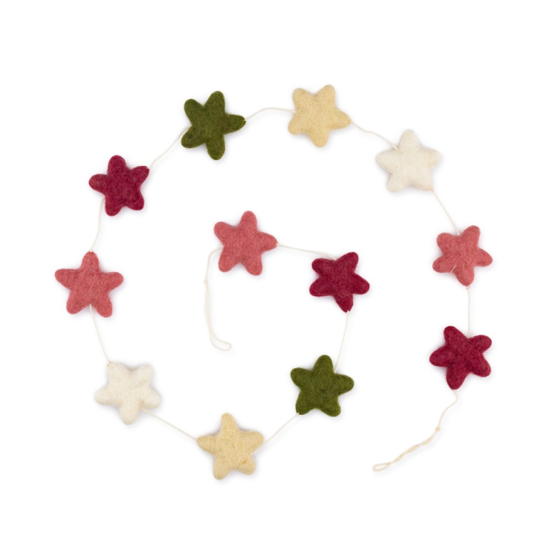 Viltslinger met sterren in warme mistletoe-tinten zoals rood, groen, crème en goud. 