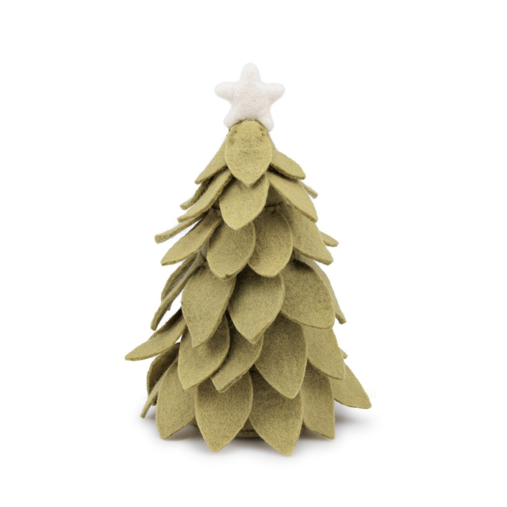 Een groene kerstboom van wolvilt met een witte ster aan de top. Hoogte van 19 cm.