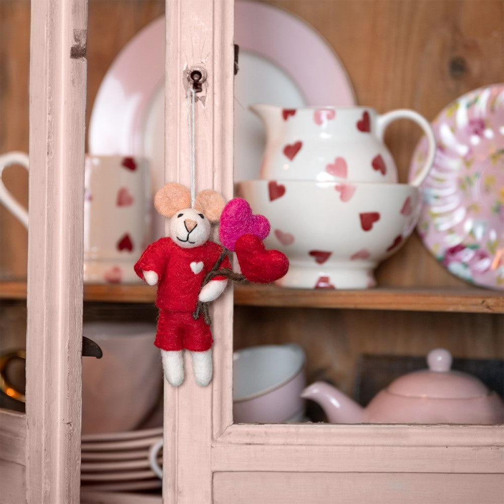 Sjaal met verhaal Hanger Muis Love is in the air gemaakt van wolvilt.