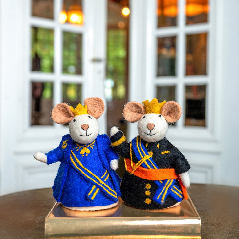 Sjaal met verhaal decoratie Koning & Koningin Muizen gemaakt van wolvilt.