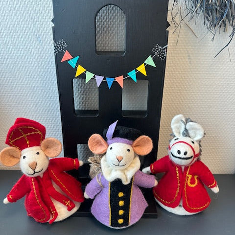 Sjaal met Verhaal Sinterklaas muis, piet in lila, Paard van Sinterklaas in wolvilt.