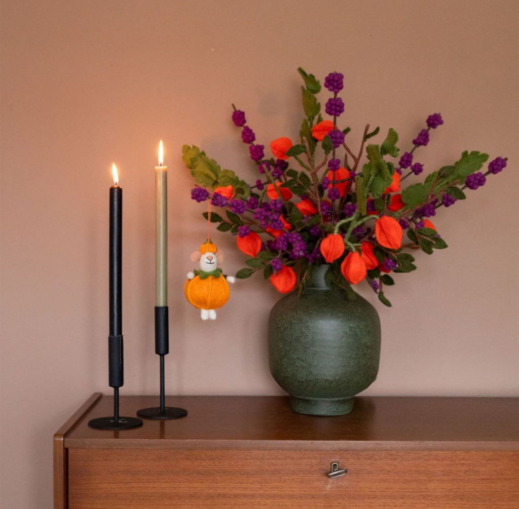 Sjaal met Verhaal Decoratie herfst, muis in pompoenjurkje voor in een tak. 