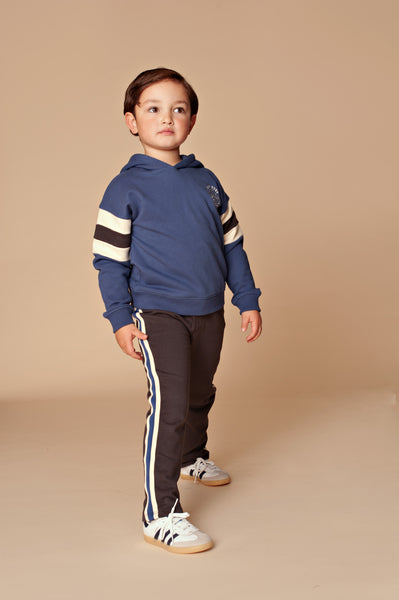 Stains & Stories sweatshirt met capuchon in het blauw. Verkrijgbaar in maat 92 tot en met maat 116