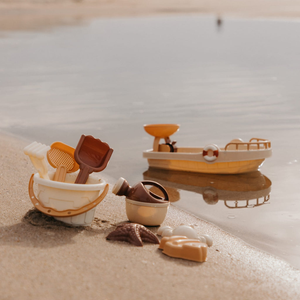 Kinderspeelgoed op het strand