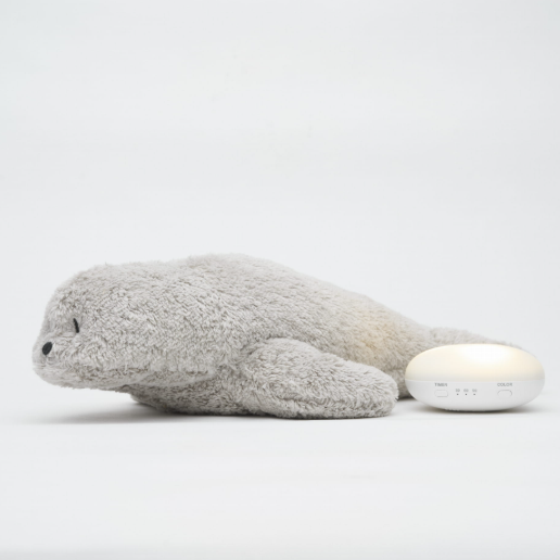 Een zeehond knuffel met een module in het buikje met white noise en pink noise.