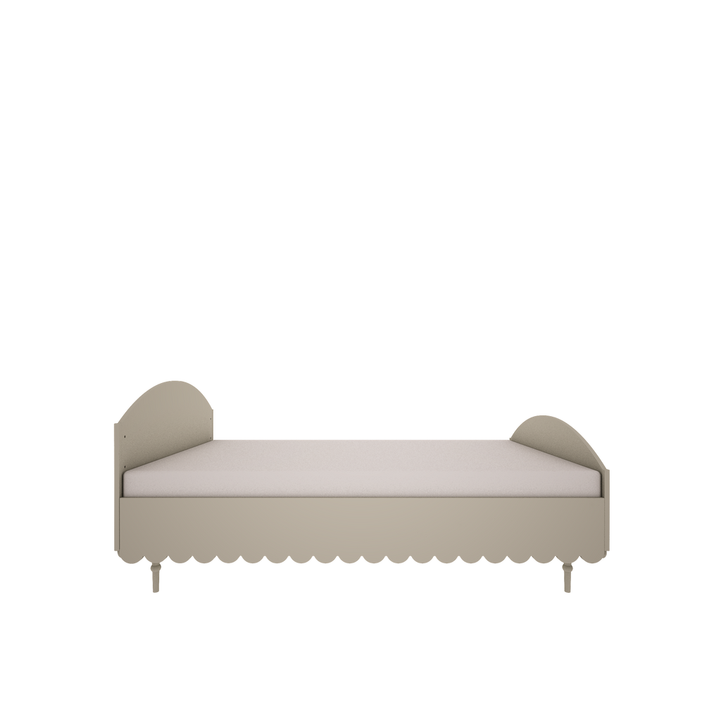 Een olijfkleurig kinderbed met matras