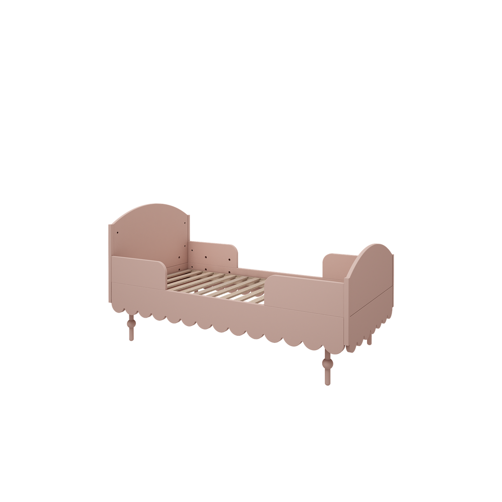 Een peuterbed in het oud roze