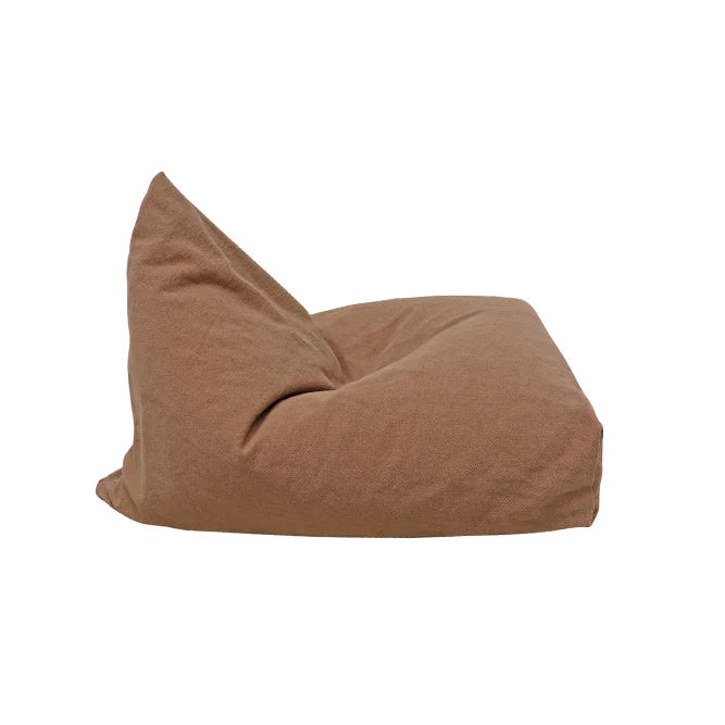 Zitzak poef in caramel kleur van Lorena Canals.