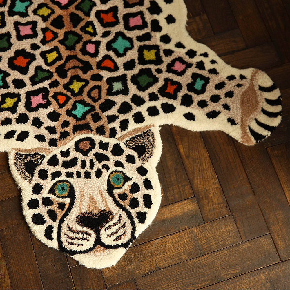 Doing Goods Disco Leopard Rug verkrijgbaar in small, large en extra large.