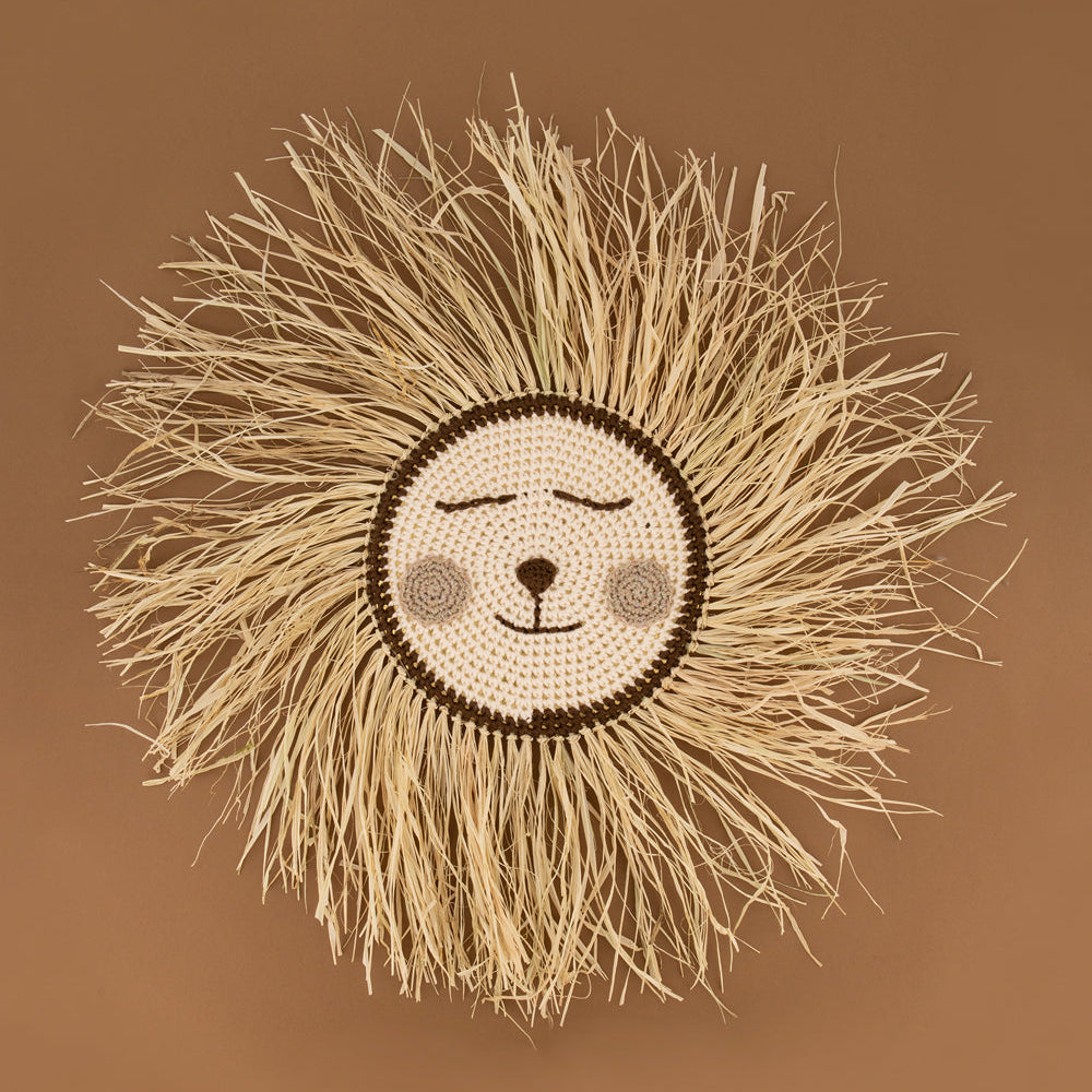 Do it yourself leeuwtje van raffia en gehaakt katoen