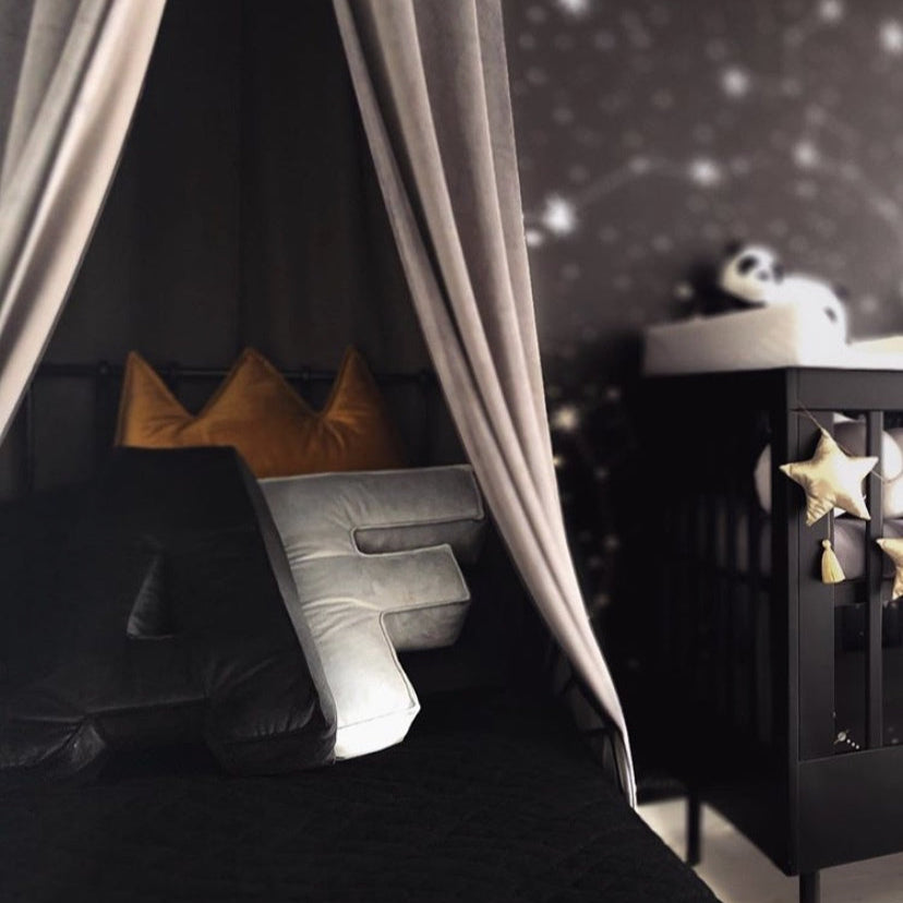 Letterkussen velvet zwart 